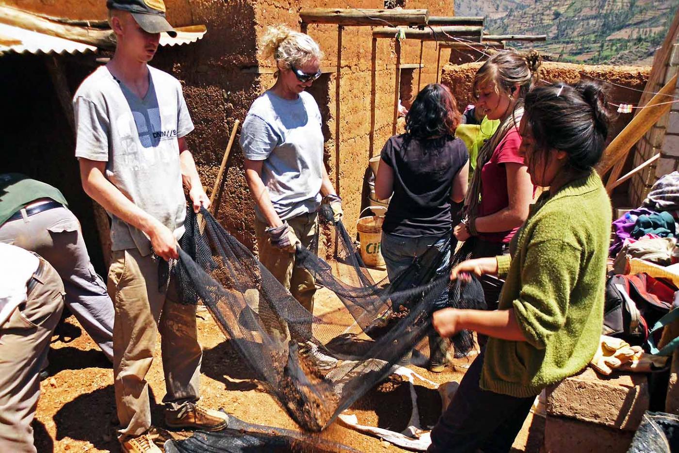 Canada World Youth volunteers work alongside local communities members in Peru.