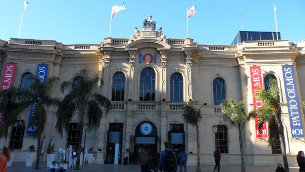 Patio Olmos is a shopping mall that is a central location in relation to other attractions in Nueva Córdoba. It&#039;s a good place to purchase a pre-paid plan, as kiosks for the three phone companies in Córdoba are located inside.